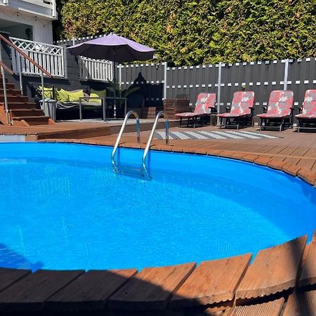 O&W Ferienhaus Mit Pool Naehe Nuerburgring, Аденау Екстериор снимка