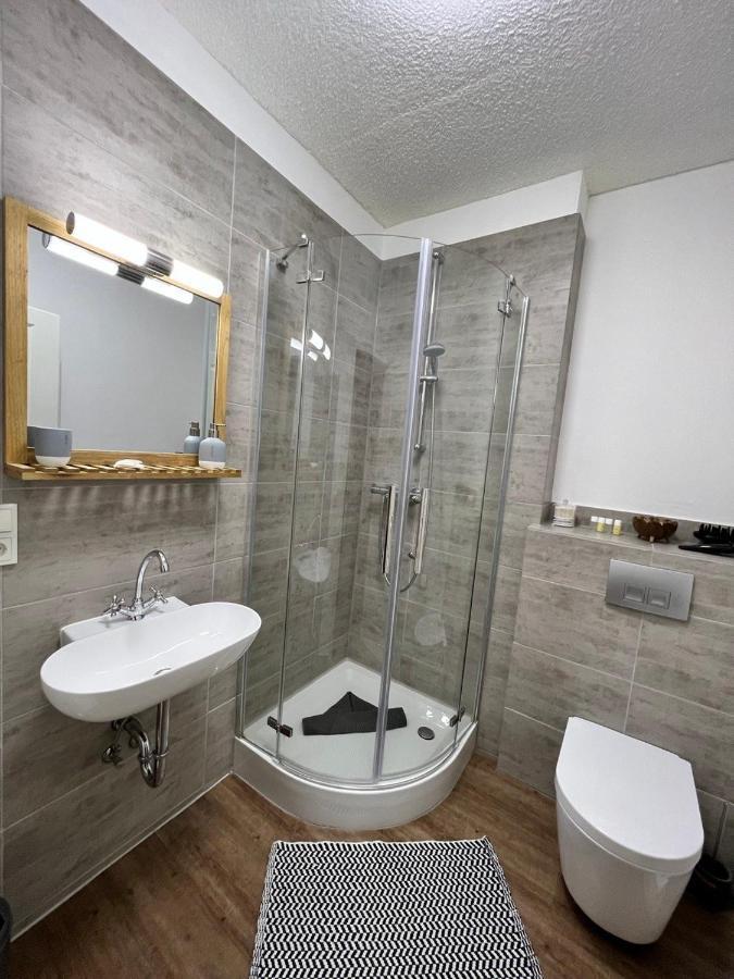 O&W Ferienhaus Mit Pool Naehe Nuerburgring, Аденау Екстериор снимка